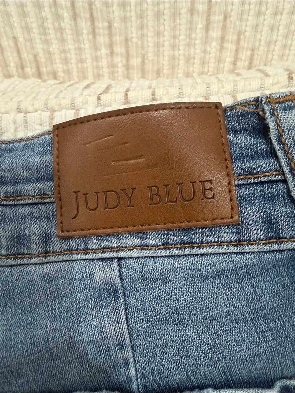 Judy Blue High Rise Sorbtek Denim Shorts Size Large Blue Medium Wash Stretch - Picture 6 of 13